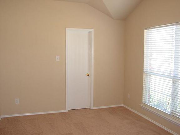 4th image of 628 Canyon Pl