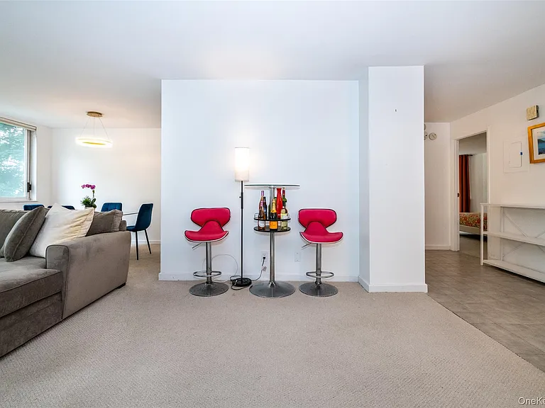 14 Nosband Ave #2H — Photo 8