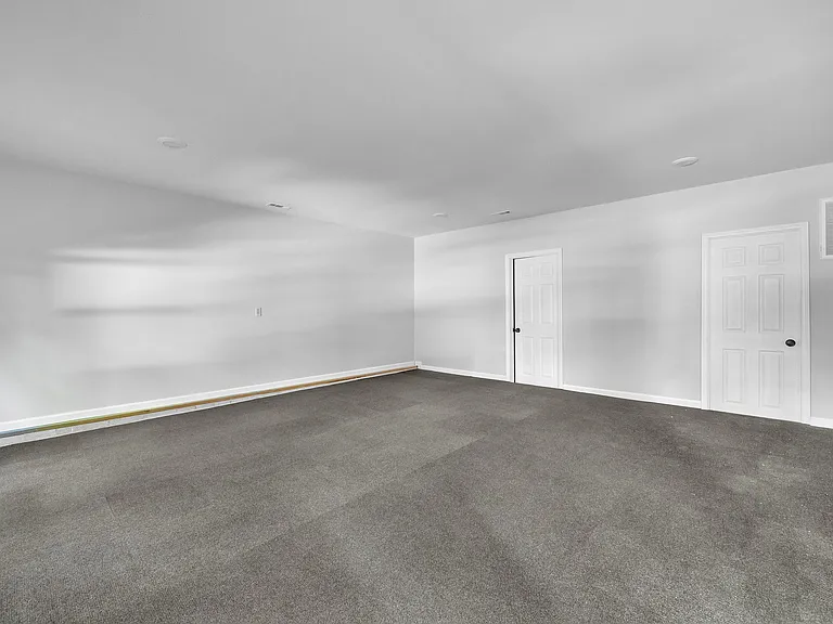 Knollwood Ct W — Photo 1