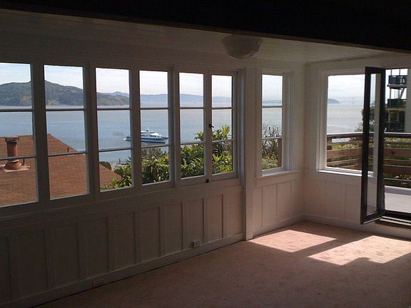 Dining area and out to Deck ... Ferry landing just down a walkway ...