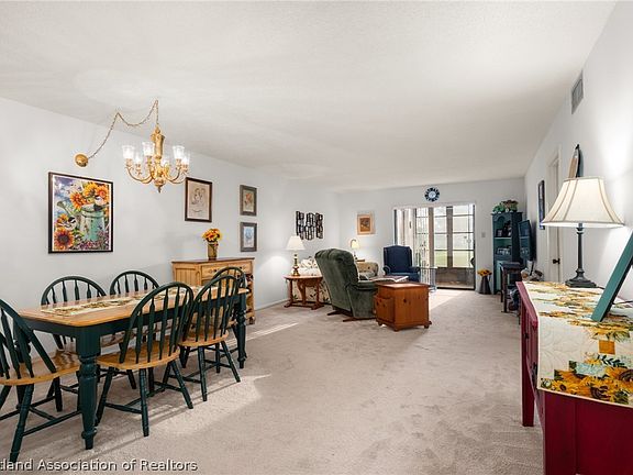 4th image of 3805 Edgewater Dr