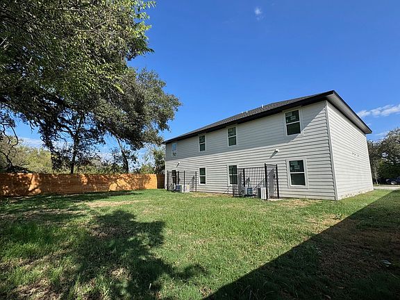 4th image of 102 Pecan Dr