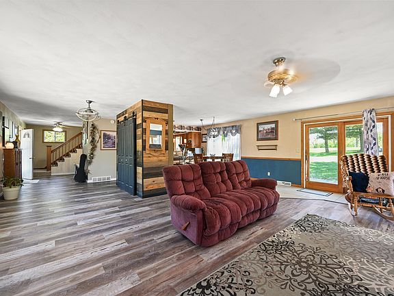 4th image of 585 Balltown Rd