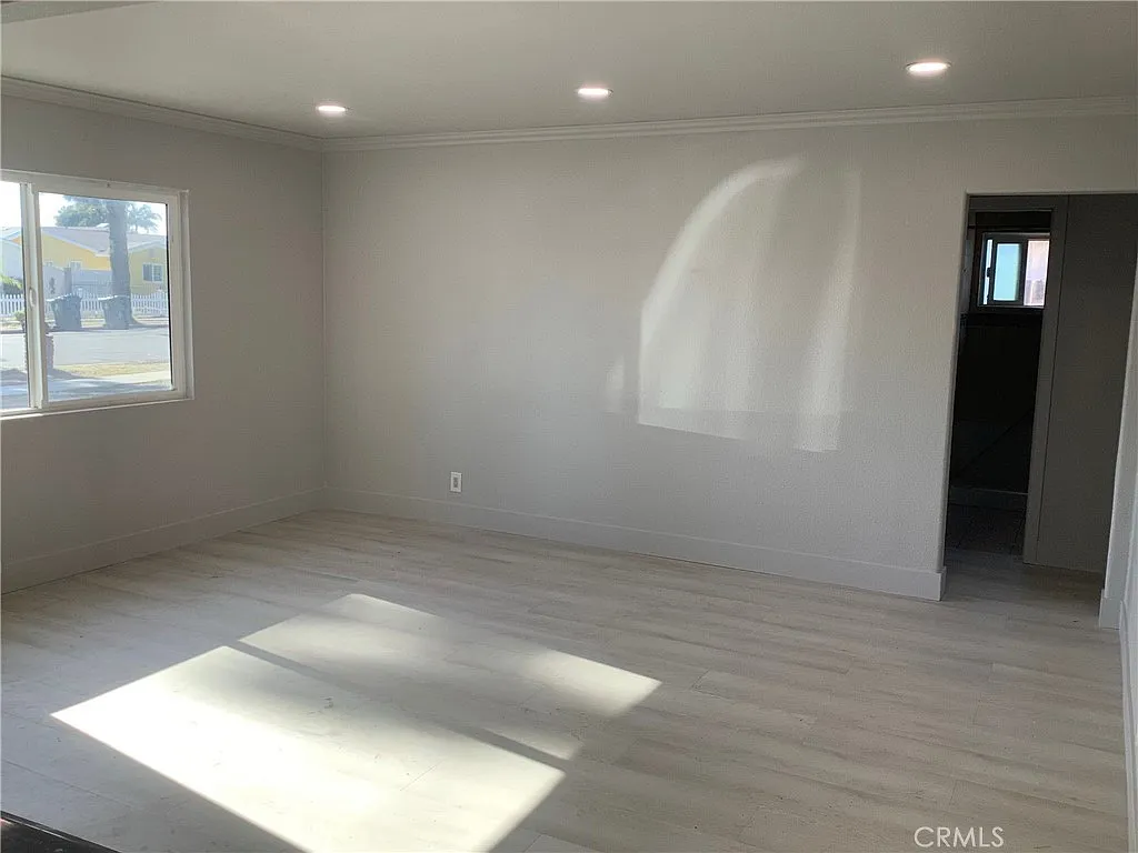 3 bed, 1200 sqft, $4,000 — Photo 3