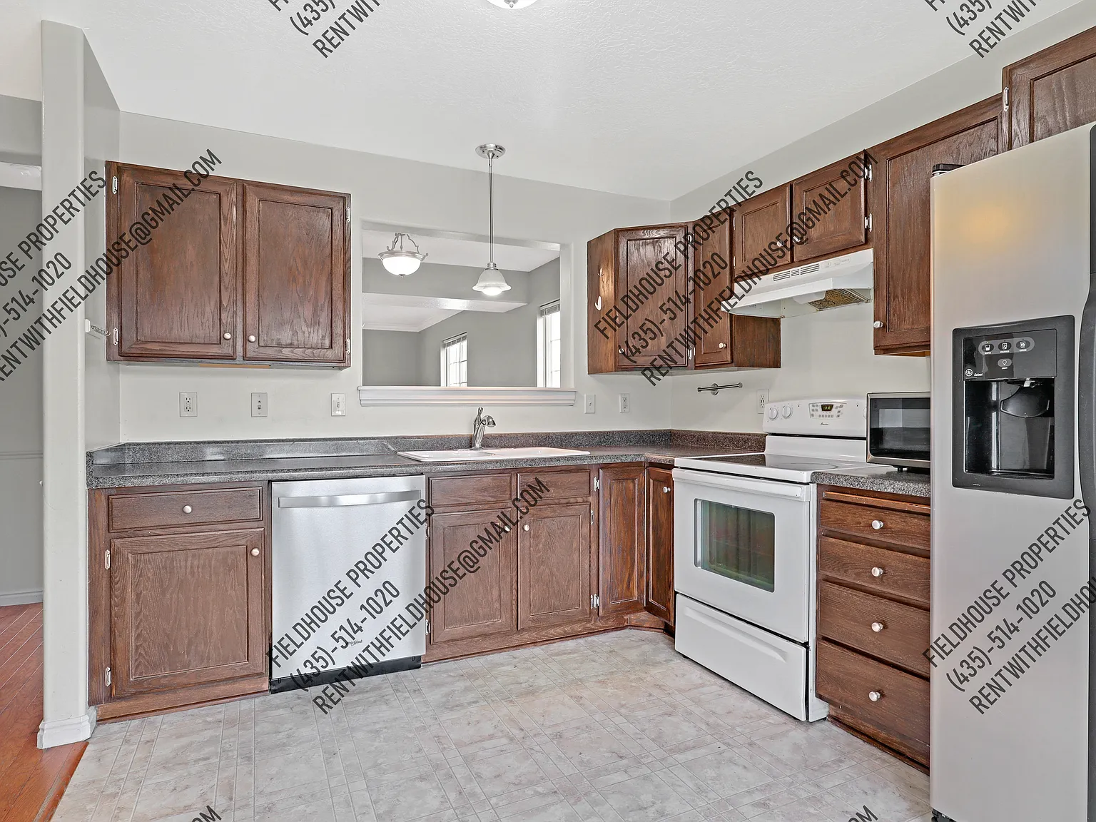 3 bed, 1.5 bath, 1320 sqft, $1,375 — Photo 2
