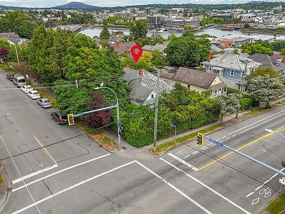 5th image of 225 Skinner St SE