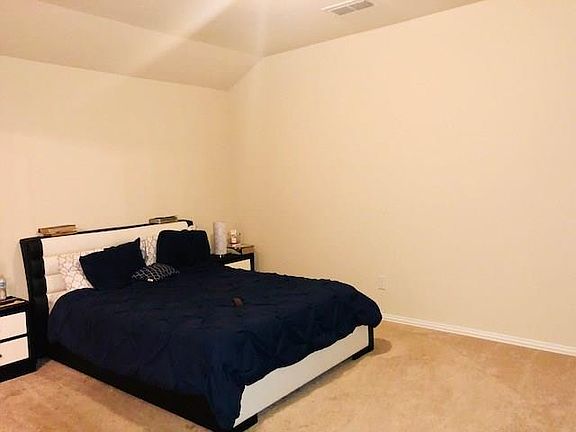 5th image of 3121 Royal Crest Dr