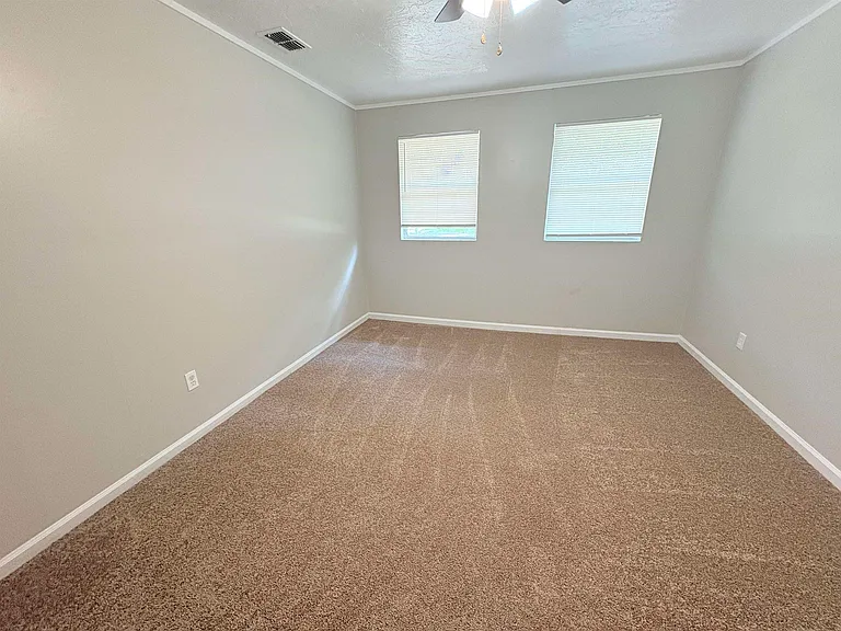 2922 Oakwood Dr — Photo 14