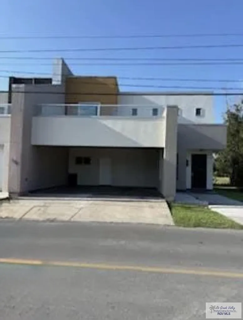 3 bed, 2.5 bath, 2217 sqft, $2,900 — Photo 1