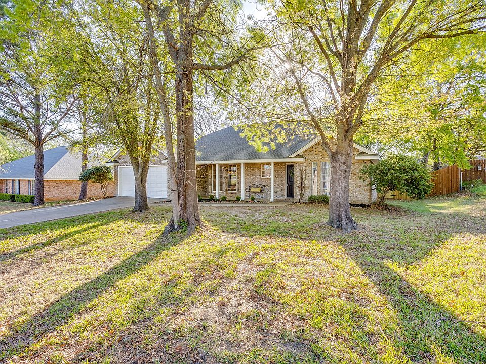 1st image of 615 Rosewood Pl