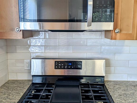 5th image of 2870 Joseph Ave #3