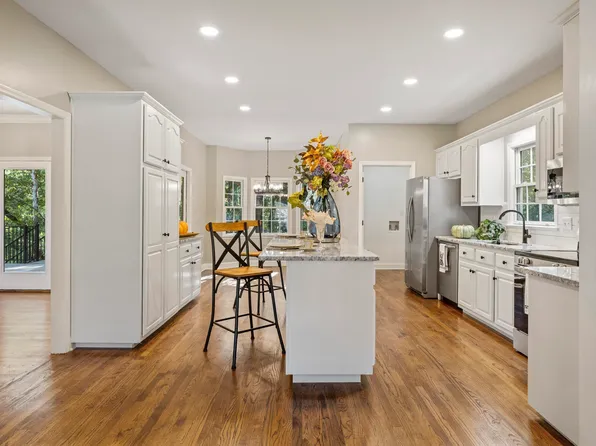 1 Dogwood Dr, Calera, AL 35040