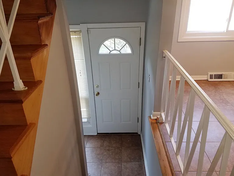 1056 Des Plaines Ave — Photo 14