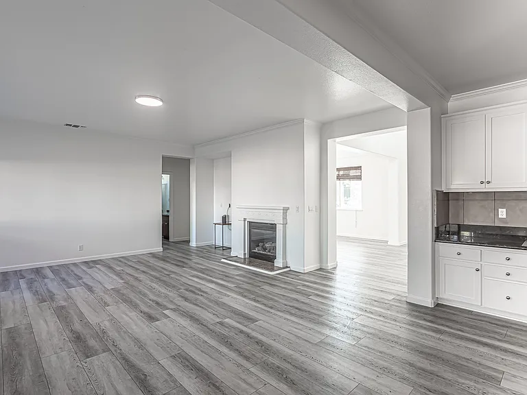 2337 N Silvervale St — Photo 53