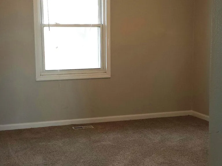 2105 N Bluff Rd — Photo 9