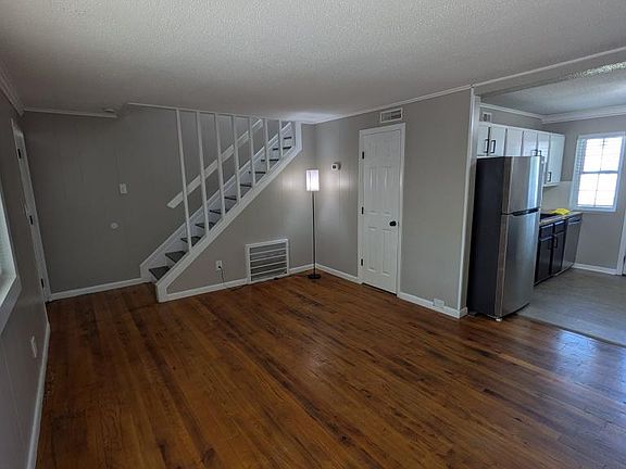 2nd image of 121 Nesper Rd