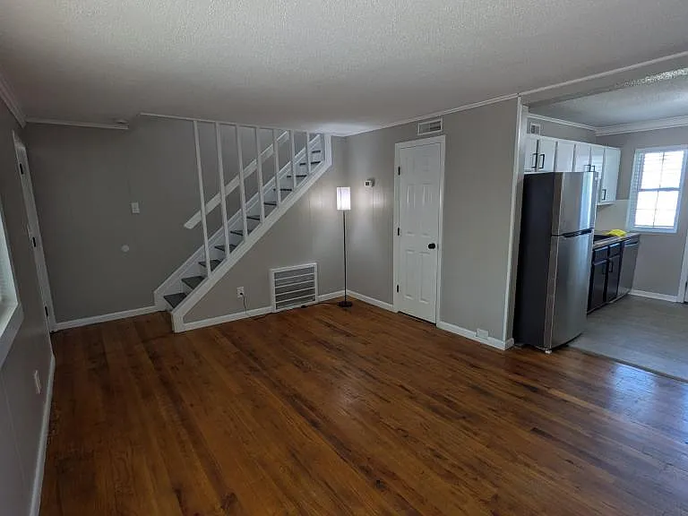 121 Nesper Rd — Photo 2