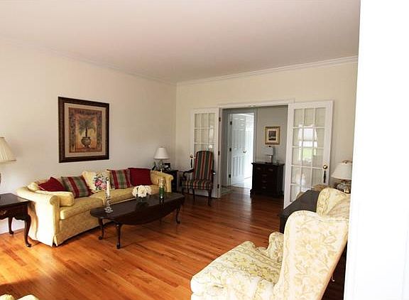 3rd image of 29 Old Dairy Ln