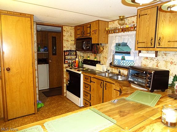 2nd image of 7 Dogwood Ln