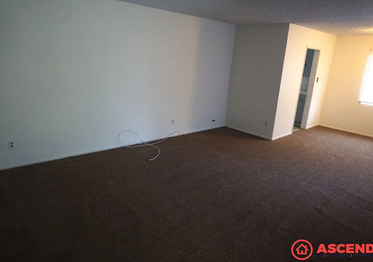 Spacious 3BD/2BA Home in Bakersfield's 93306 Garage, Driveway, Backyard! — Photo 2