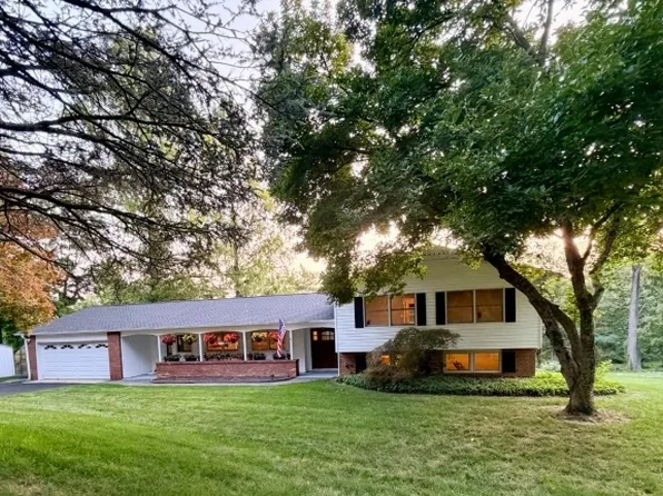 7 Sky View Garden Rd, Clinton Twp., NJ 08833