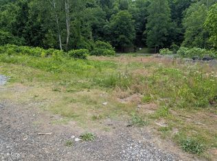 Helen Henderson Hwy, Bee, VA 24217