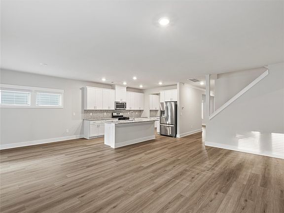 5th image of 204 Veracruz Ct