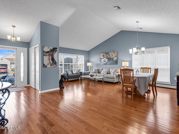 5th image of 69 Portsmouth Drive