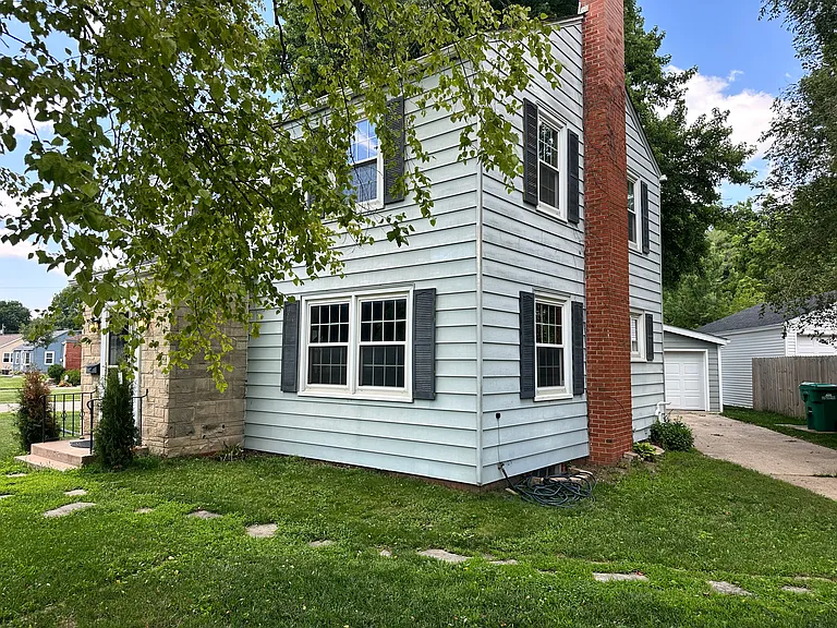 1010 SW Kenworthy Dr — Photo 1