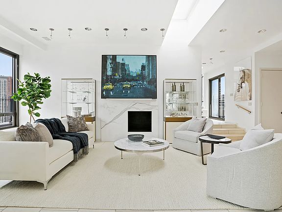 3rd image of 1095 Park Ave APT A