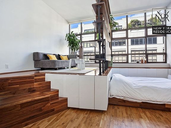 5th image of 360 Furman St APT 1016