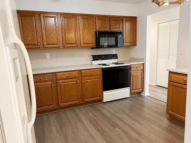 5109 Volney Ct — Photo 7