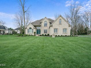 2417 Waterford Village Dr, Sylvania, OH 43560
