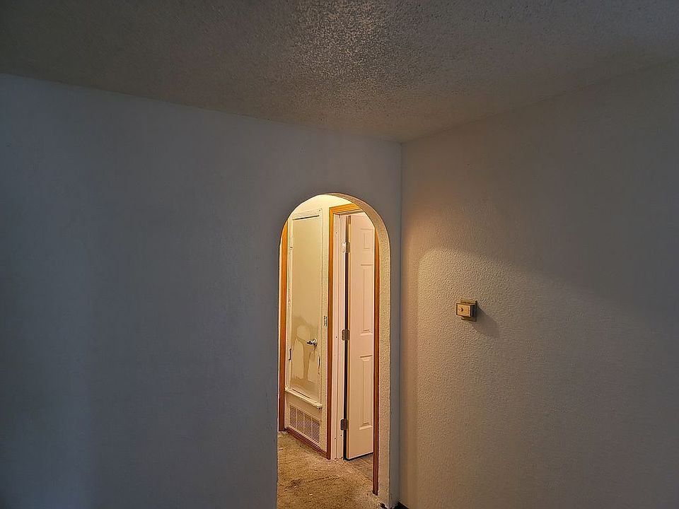 2nd image of 9404 NE Stardust Ln
