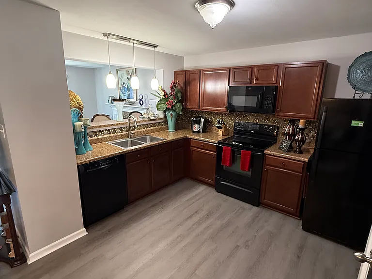 270 Countryshire Dr — Photo 5