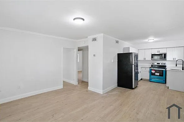 2 bed, $1,595 — Photo 1
