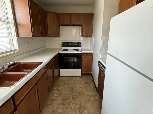 (Duplexes) The Loop on 32nd St, 3206 Missouri Pl, Joplin, MO 64804