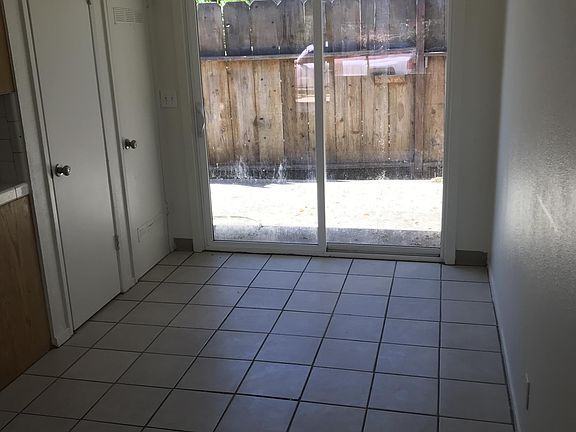 4th image of 468 E Dudley Ave