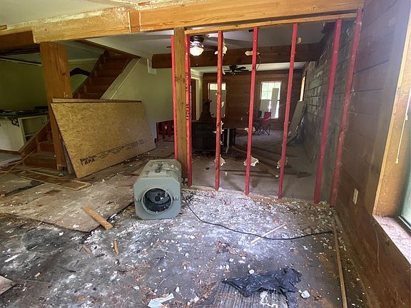 8th image of 140 Bellview Rd