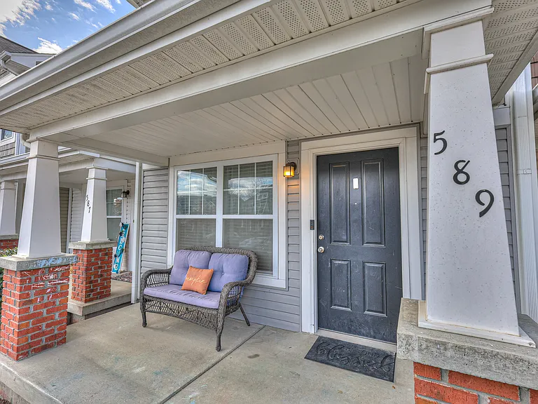 589 Bradburn Village Cir — Photo 2