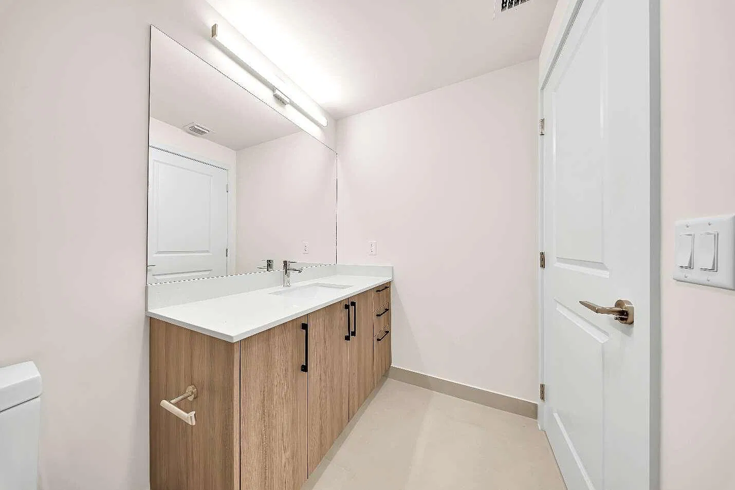 Studio, 1.0 bath, 589 sqft, $2,400 — Photo 1
