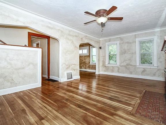 4th image of 601 E 62nd St