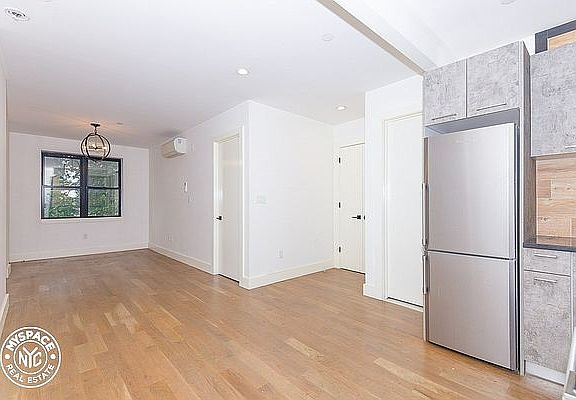 3rd image of 826 Saint Johns Pl #6F