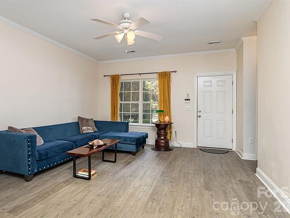 4th image of 2108 Sardony Ln