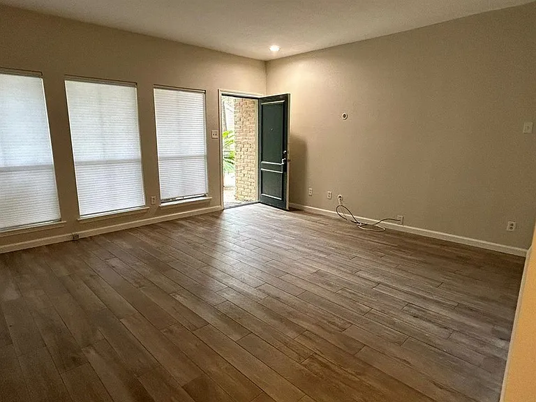 2100 Tanglewilde St #515 — Photo 10