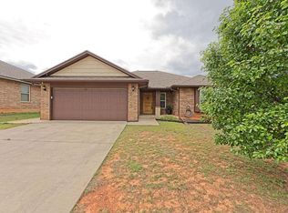 422 Tecumseh Meadows Ct, Norman, OK 73069