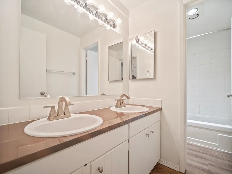 Renovated 1bd/1ba Millwood Apartment | A/C | Covered Parking | Pet Friendly | Avail 9/1/26 — Photo 15