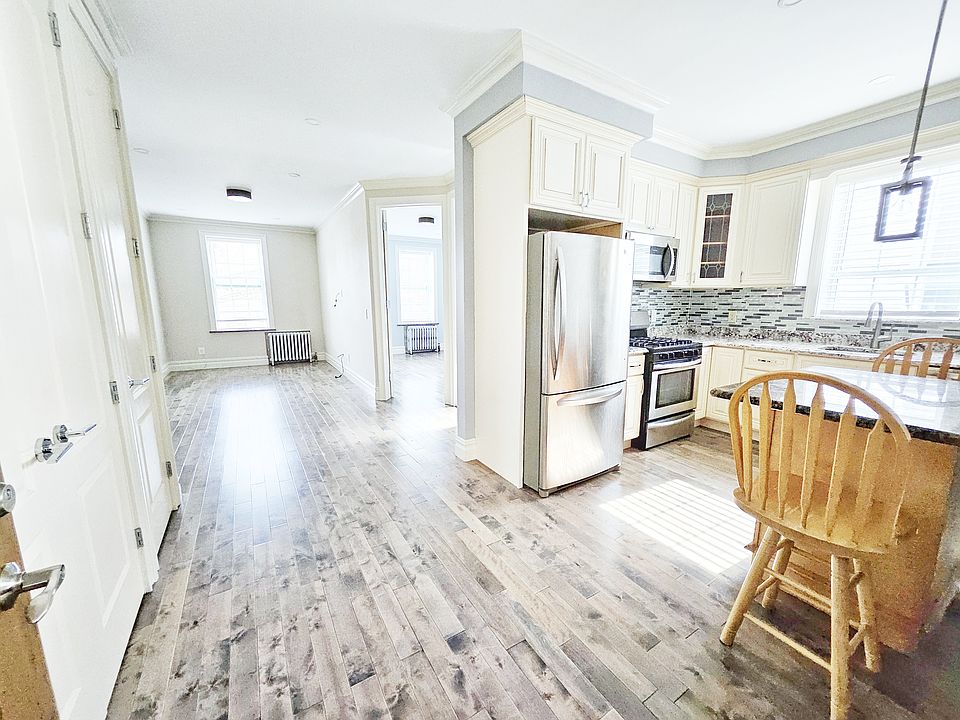 1st image of 3048 12th St #2R