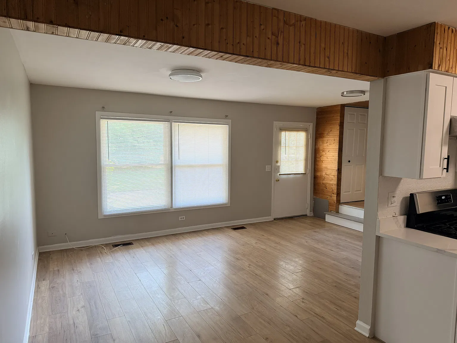 3 bed, 1.5 bath, 1000 sqft, $2,300 — Photo 4