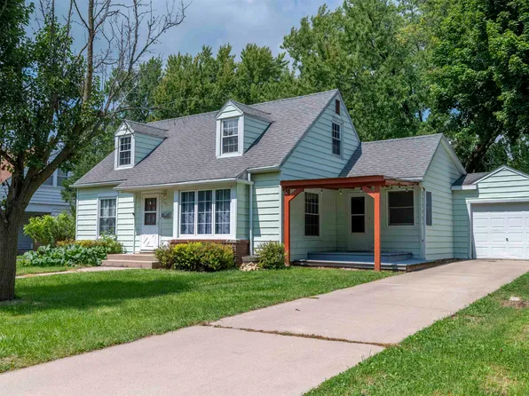 504 W 1st St, Mount Morris, IL 61054